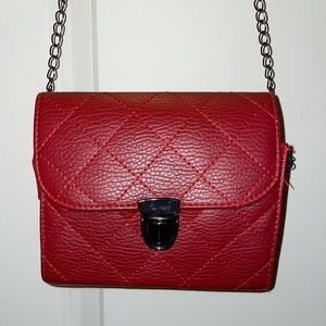 Push lock quilted PU crossbody chain bag